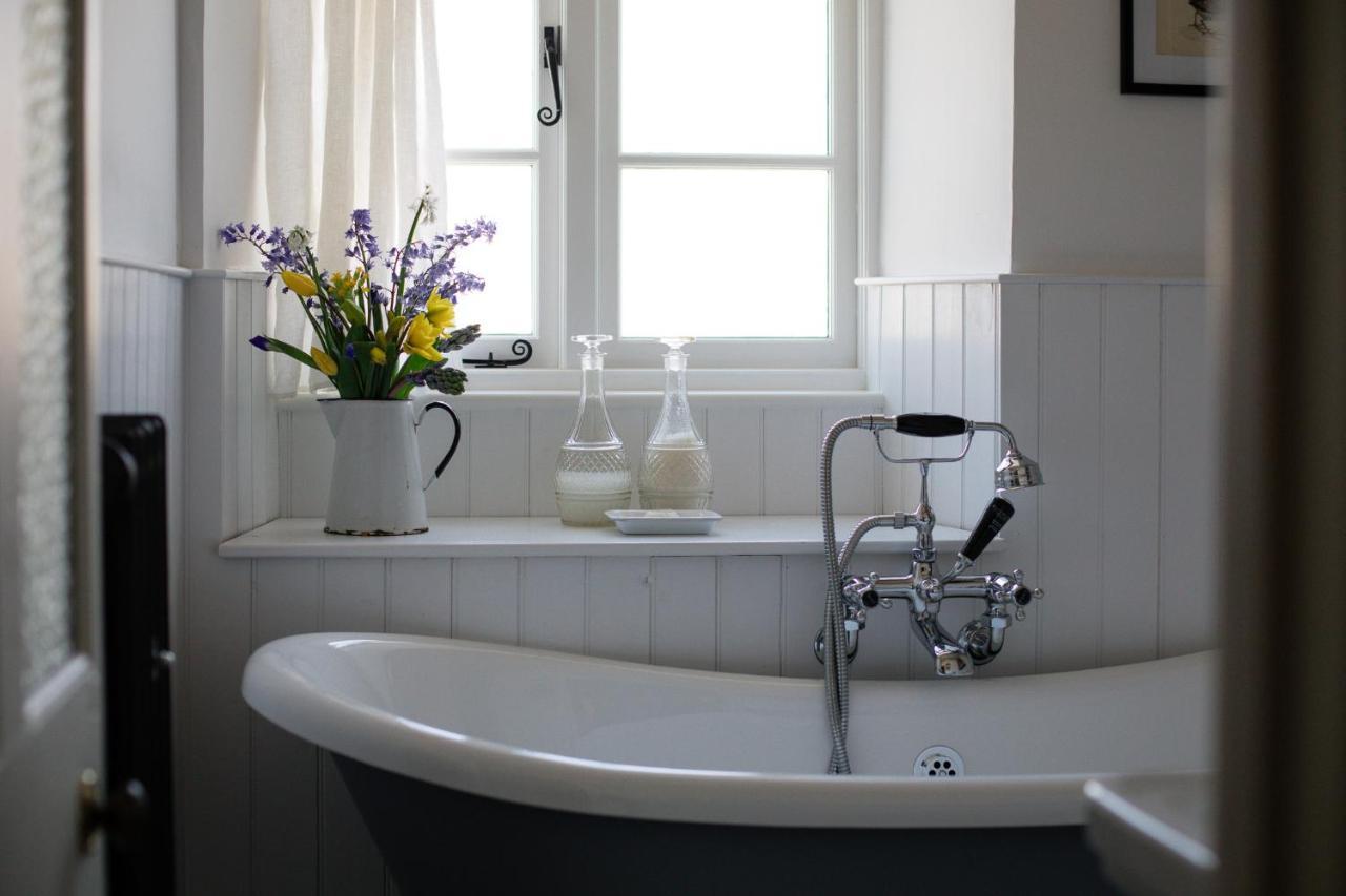 Gleneda Cottage - A Renovated, Traditional Cotswold Cottage Full Of Charm With Fireplace And Garden Bourton on the Hill Kültér fotó