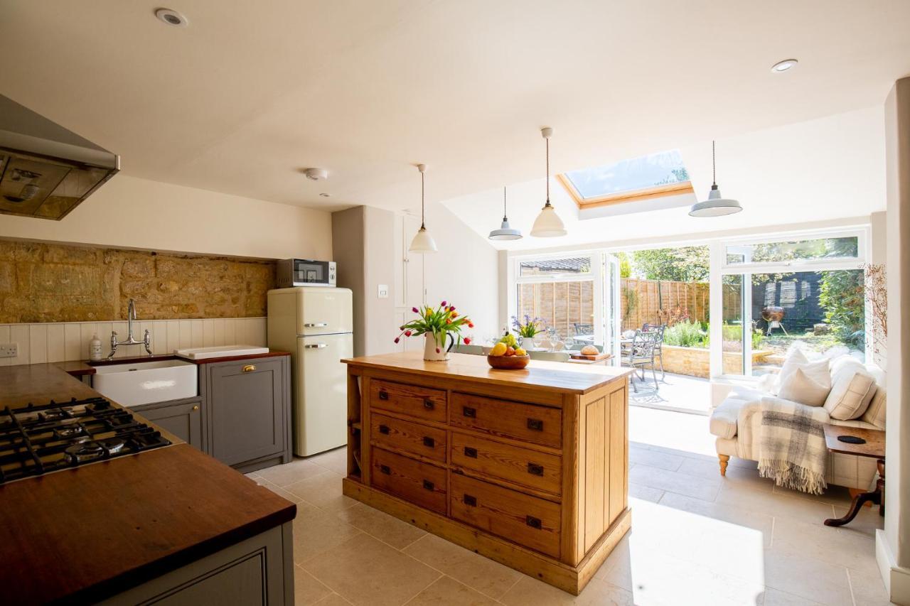 Gleneda Cottage - A Renovated, Traditional Cotswold Cottage Full Of Charm With Fireplace And Garden Bourton on the Hill Kültér fotó