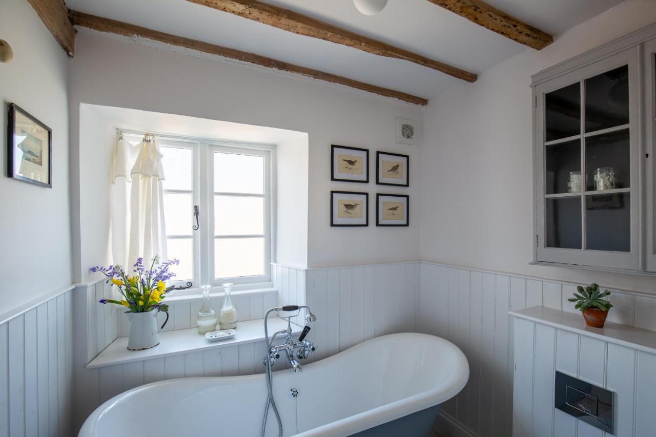 Gleneda Cottage - A Renovated, Traditional Cotswold Cottage Full Of Charm With Fireplace And Garden Bourton on the Hill Kültér fotó