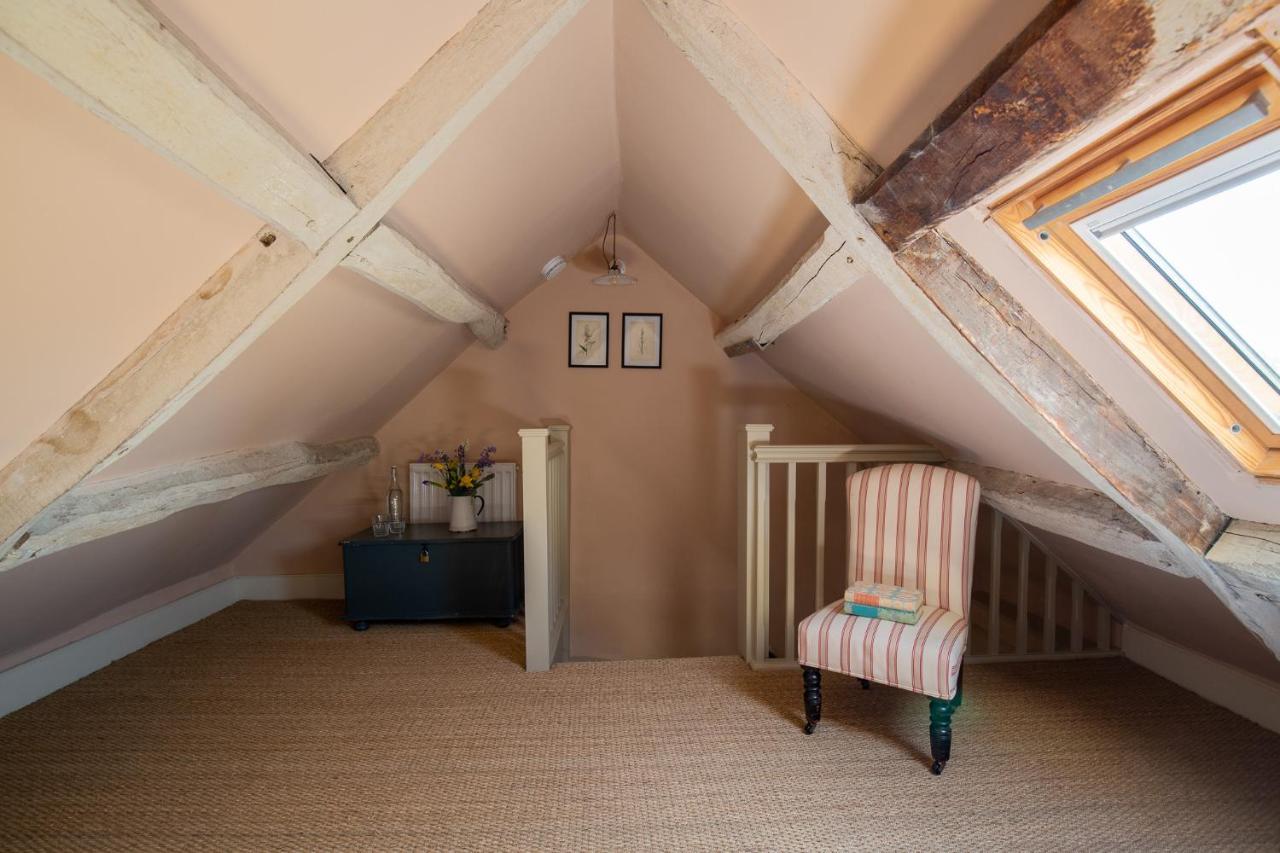 Gleneda Cottage - A Renovated, Traditional Cotswold Cottage Full Of Charm With Fireplace And Garden Bourton on the Hill Kültér fotó